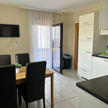 Parkplaetze, Einzelbetten, 2 Tvs, Balkon, Terrasse, Fast Wi-fi Bis Zu 1000 Mbit, Homeoffice Apartmán Rodenbach (Main-Kinzig)