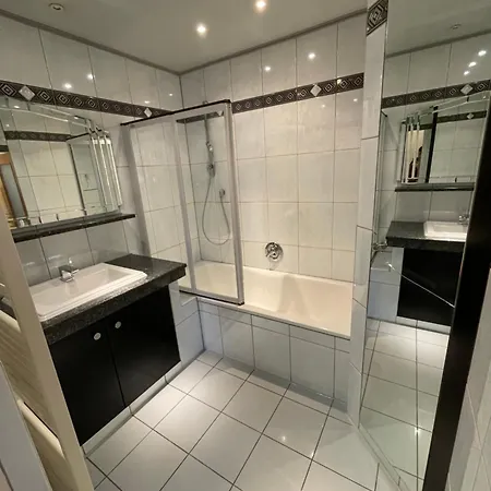 Parkplaetze, Einzelbetten, 2 Tvs, Balkon, Terrasse, Fast Wi-fi Bis Zu 1000 Mbit, Homeoffice *