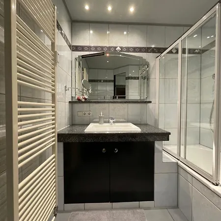 Parkplaetze, Einzelbetten, 2 Tvs, Balkon, Terrasse, Fast Wi-fi Bis Zu 1000 Mbit, Homeoffice شقة