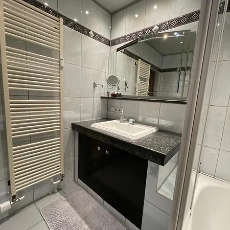 شقة Parkplaetze, Einzelbetten, 2 Tvs, Balkon, Terrasse, Fast Wi-fi Bis Zu 1000 Mbit, Homeoffice *